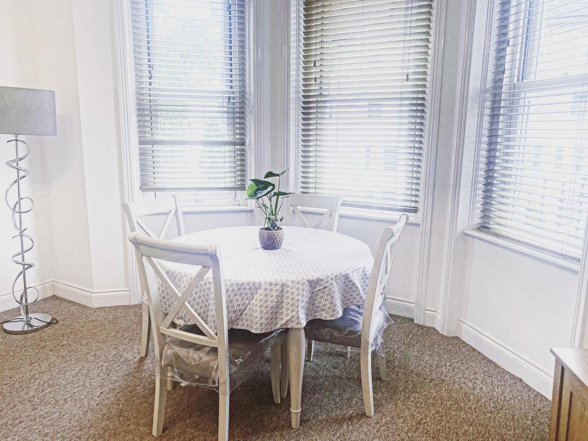 Luxury 2 Beds Apartment By The Sea 伯恩茅斯 外观 照片