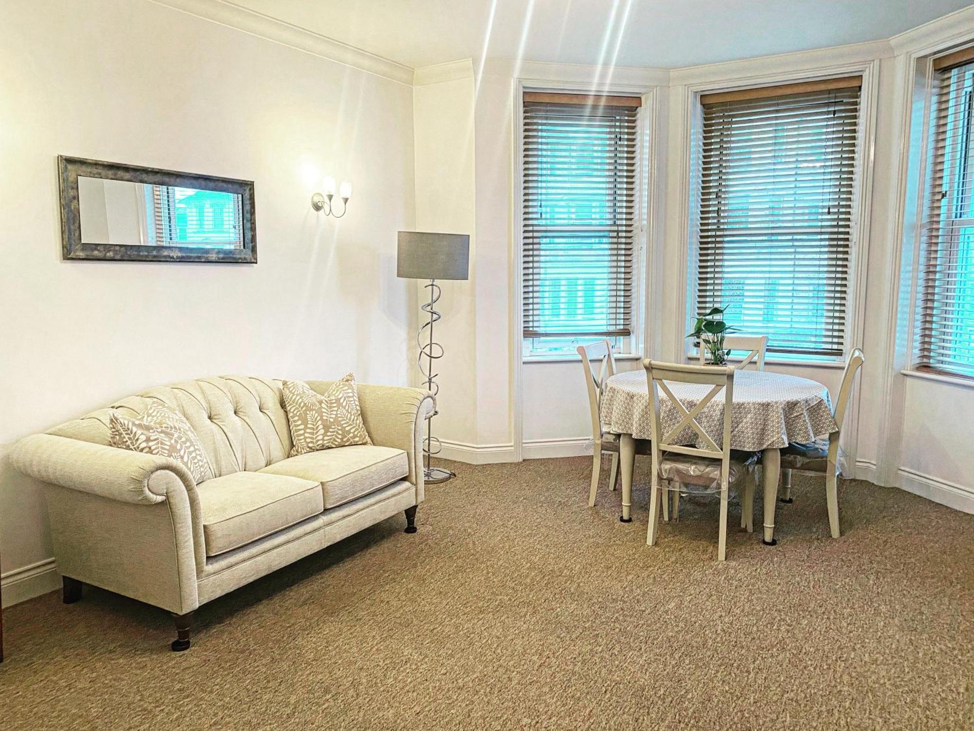 Luxury 2 Beds Apartment By The Sea 伯恩茅斯 外观 照片